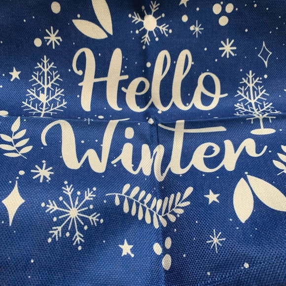 New set of 4 Holiday Christmas Winter Santa themed zipper Pillow cases - Picture 4 of 6